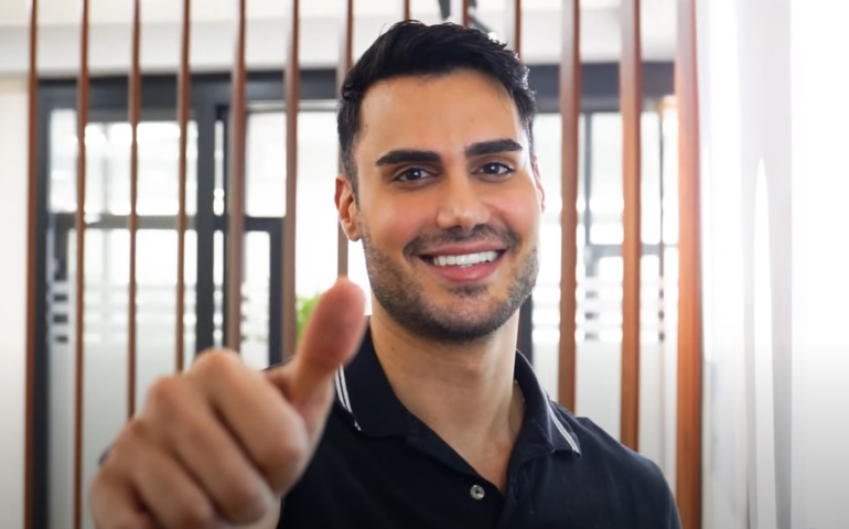-5-Hollywood-Smile-Abbas-YouTube